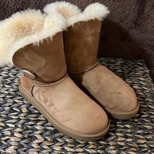 Ugg Bailey Button